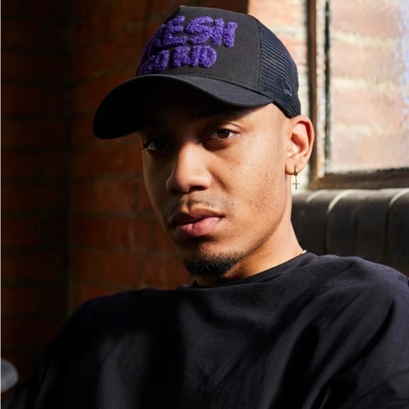 NEW ERA x FRESH EGO KID MESH BLACK & PURPLE TRUCKER - Picture 3 of 6